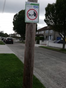 New dog foul fine signs on Thornhill Road